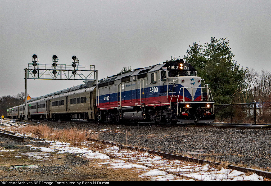 MNCR 4900 on train 1157